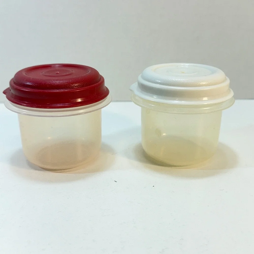 Rubbermaid Servin Saver Containers 1/2 Cup Set Red White Lids Vintage 0076 Lot 2